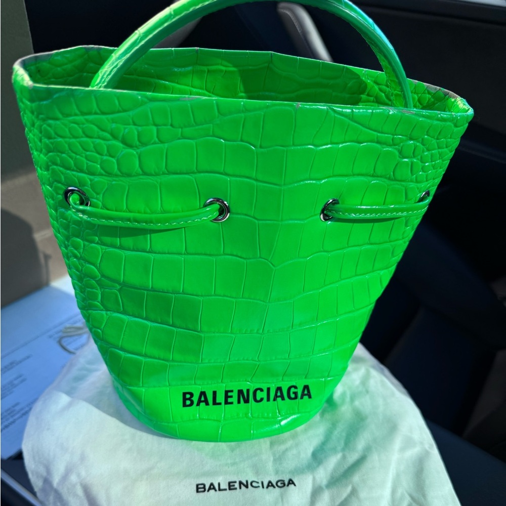 GUC💚BALENCIAGA💚CROC LEATHER MINI BUCKET BAG